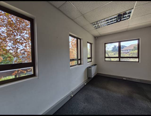 138M² OFFICE TO LET IN HYDE PARK